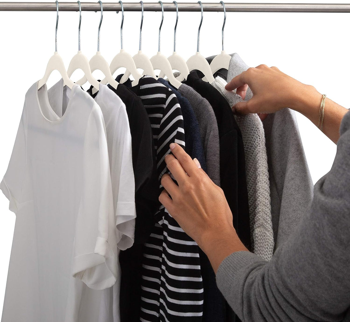 Simplify 10 Super Slim Velvet Huggable Hangers in Ivory